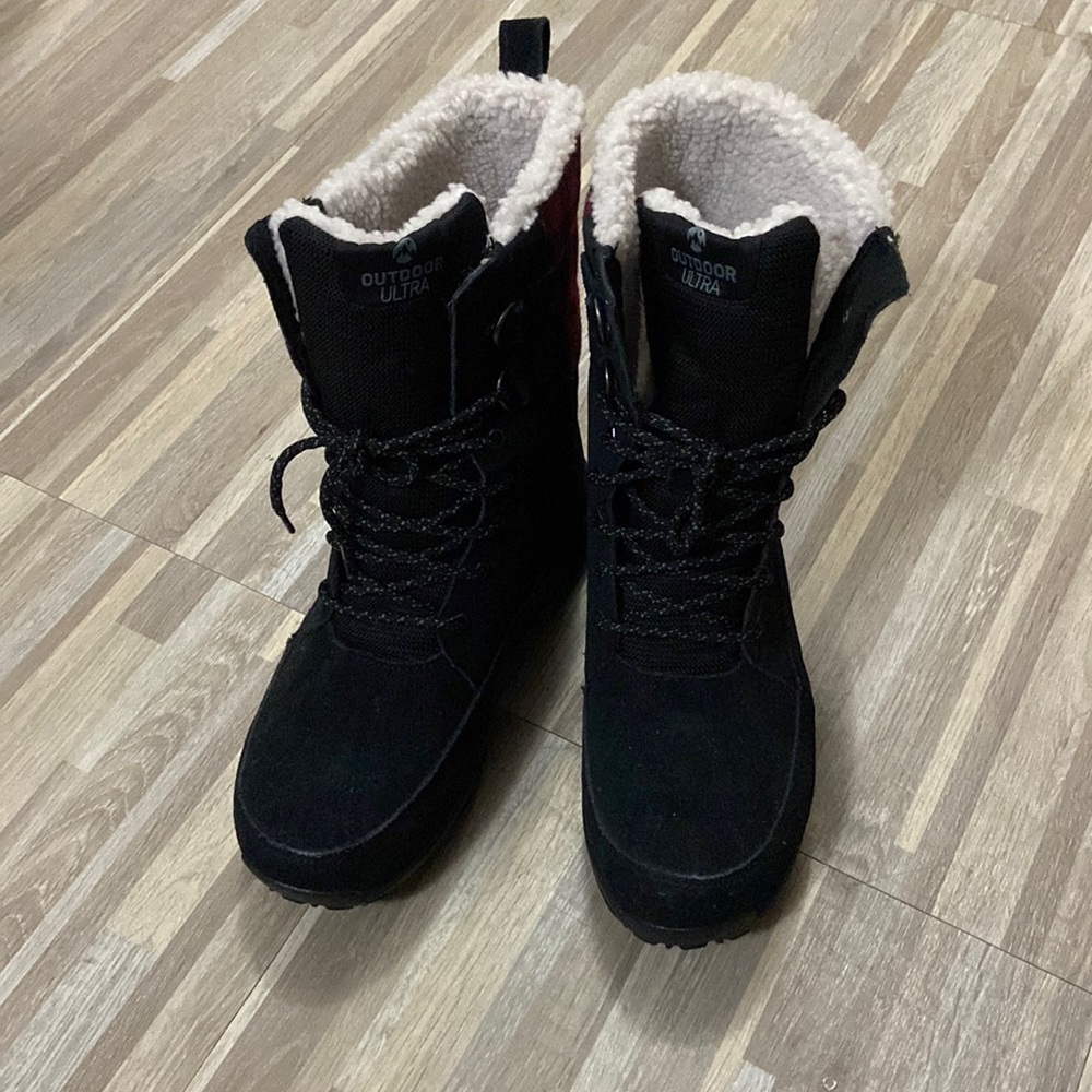Snow boots